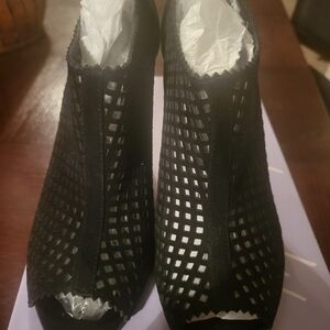 Marc Fisher Black Heels with Elegant Design